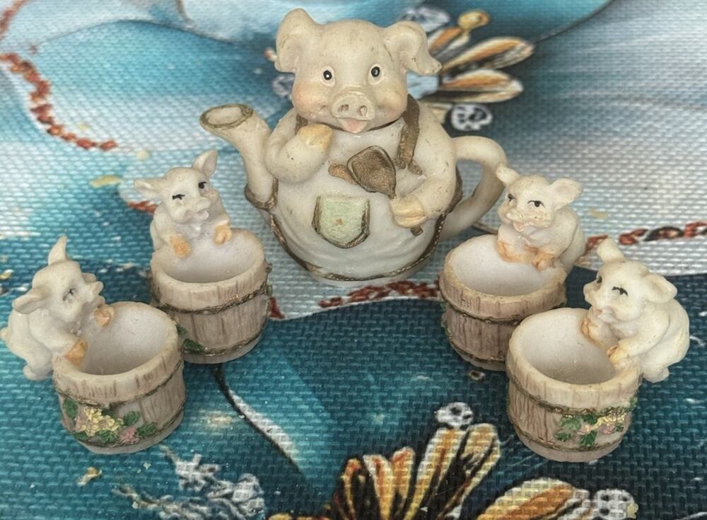 Miniature Momma Pig Teapot & Four Piglets Mugs Made Of Resin Collectible Cute